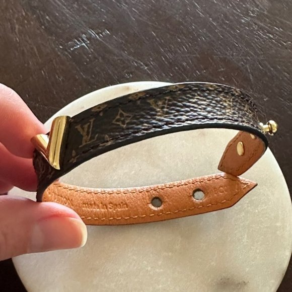 Authentic Louis Vuitton Essential V Bracelet - Picture 11 of 13
